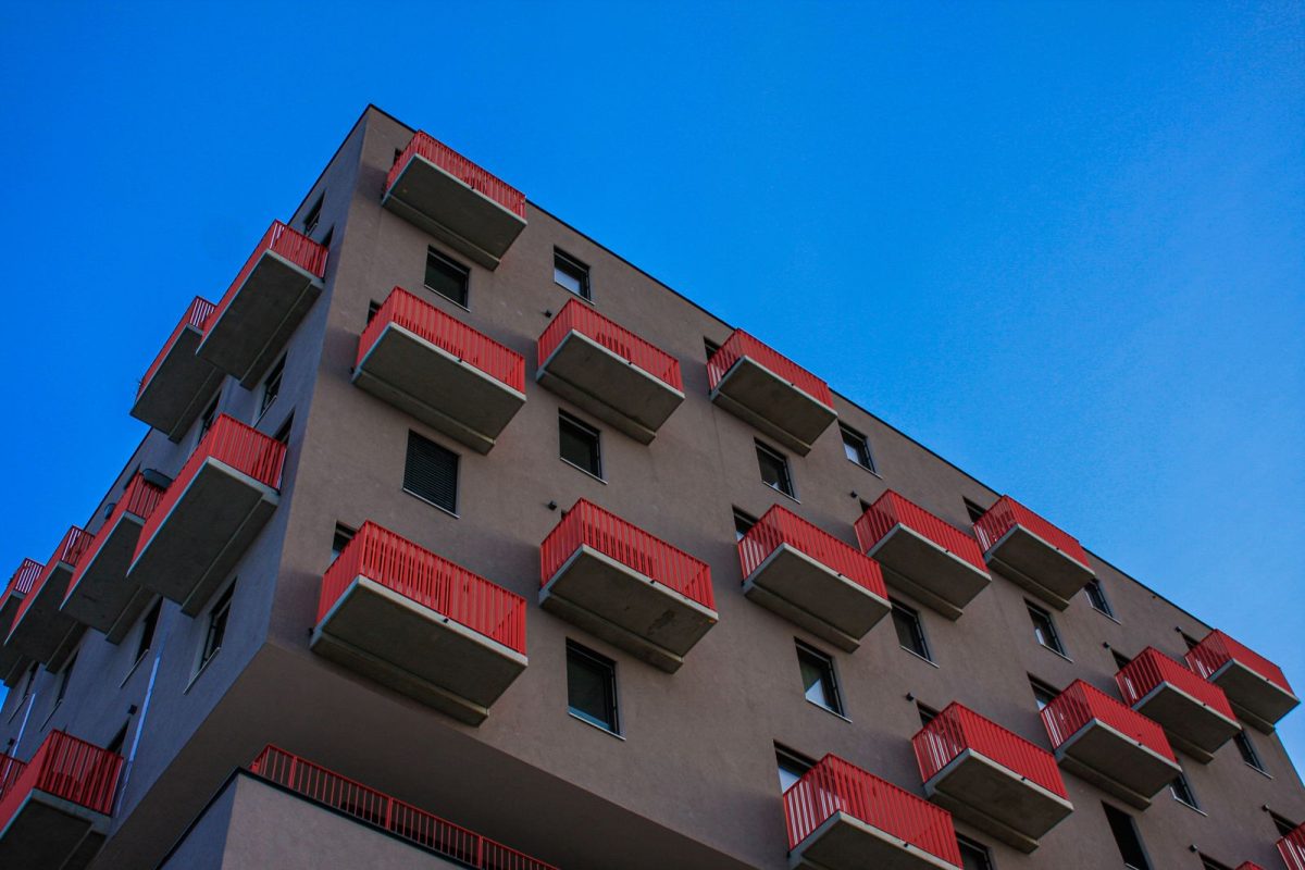 Façade d immeuble en copropriété avec balcons