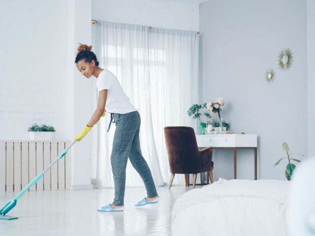 Meilleurs outils pour nettoyer les sols durs domestiques