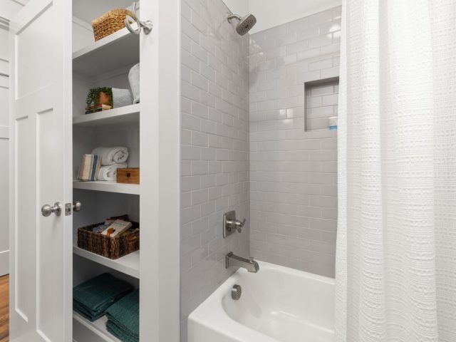 Optimiser le rangement d&rsquo;une petite salle de bains