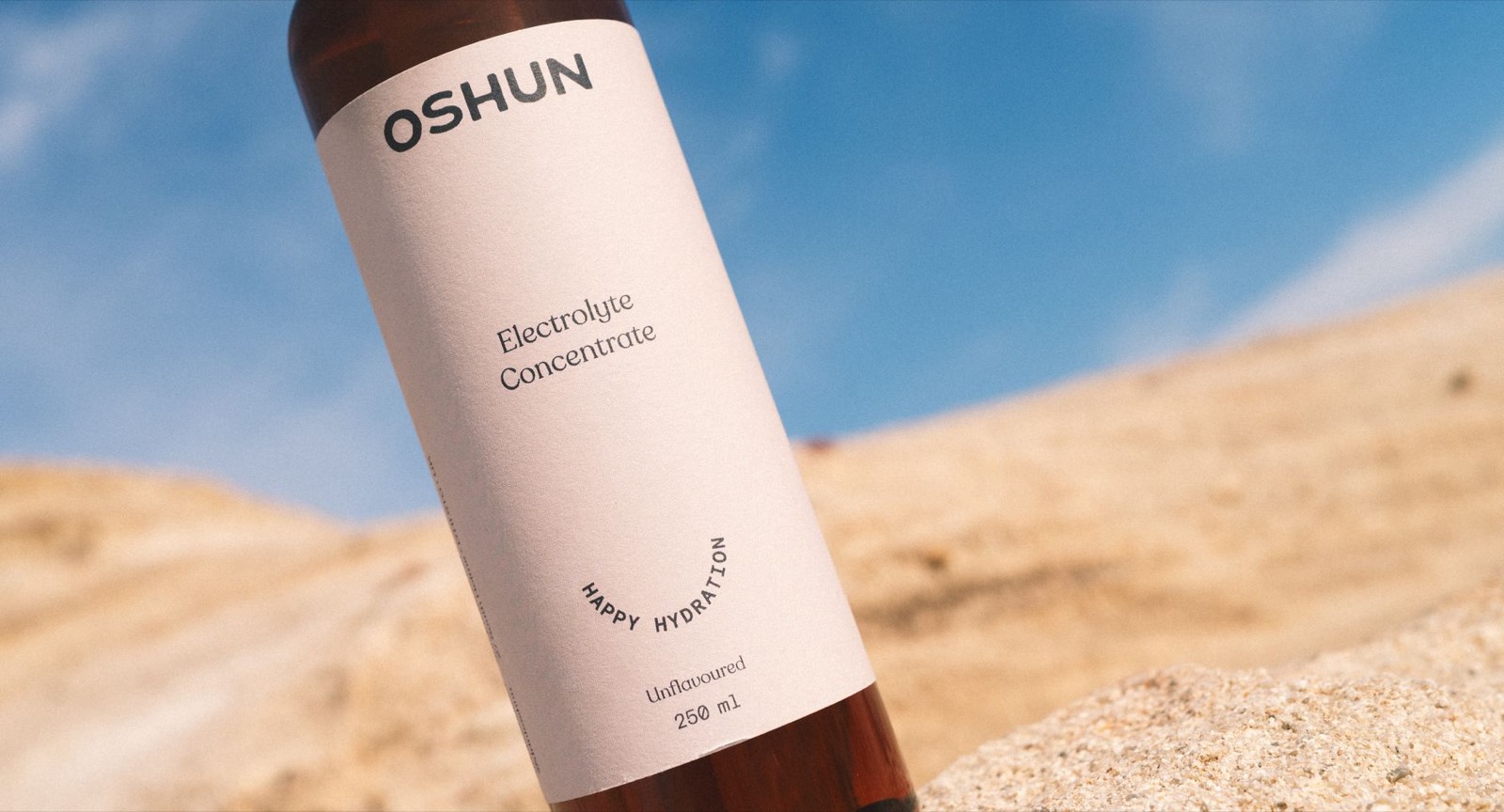 Étiquette nutritionnelle au dos d'une bouteille de boisson