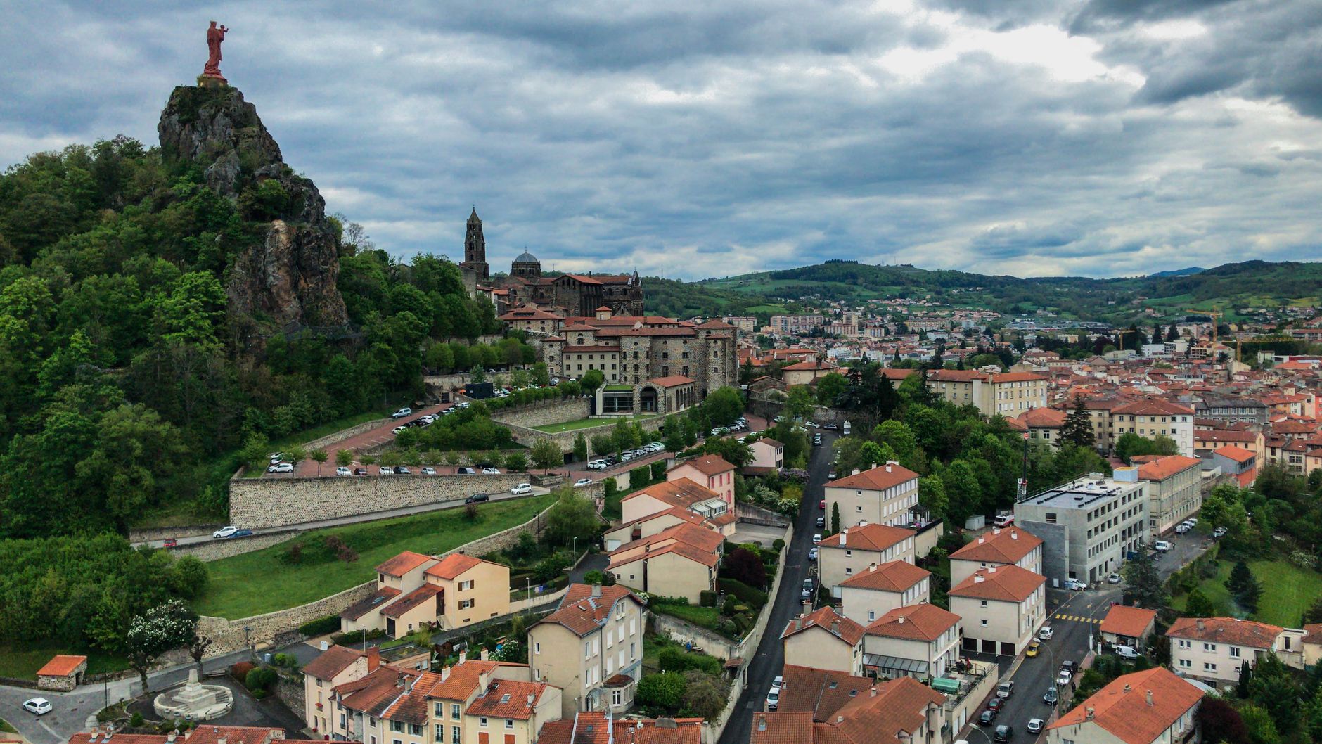 Logements sociaux à Bagnols-sur-Cèze : quelles tensions divisent vraiment la ville ?