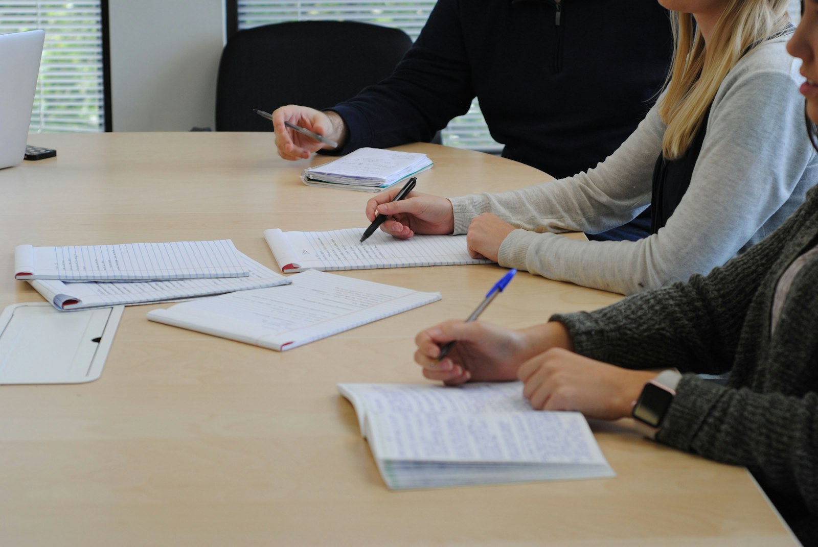 Aides aux entreprises sinistrées : une réunion cruciale à Arles