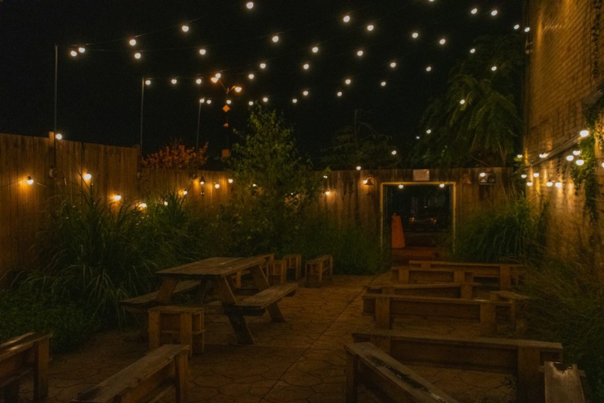 Fête en extérieur dans le Gard : remettre la terrasse en bois en état