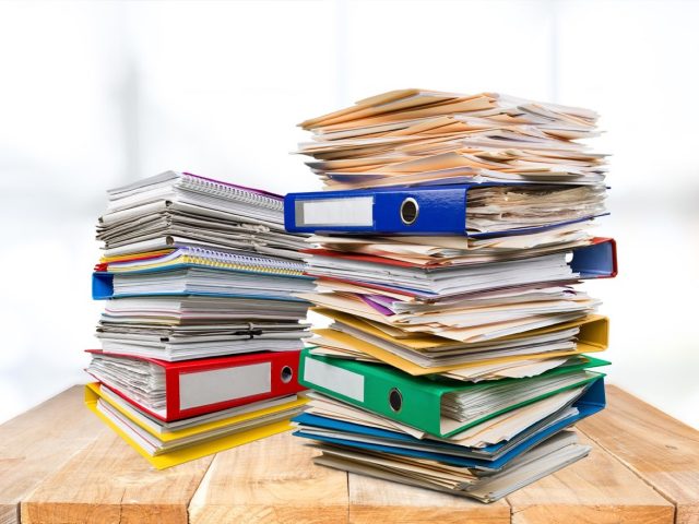 Gestion administrative : quand déléguer ses papiers, et à qui