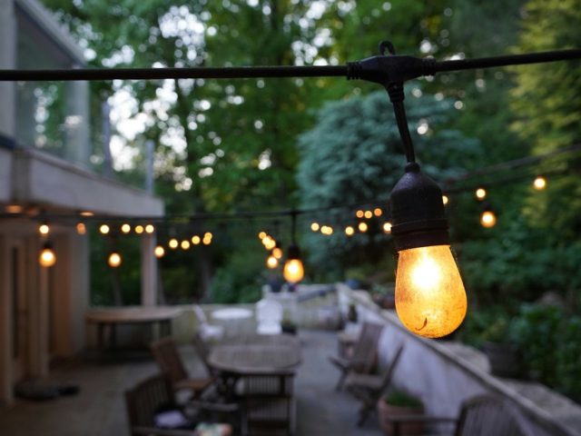 Recevoir dans son jardin gardois : matériel et astuces pratiques