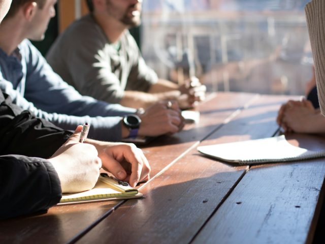 Aides aux entreprises sinistrées : une réunion cruciale à Arles