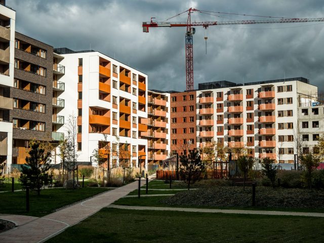 Logements sociaux à Bagnols-sur-Cèze : quelles tensions divisent vraiment la ville ?